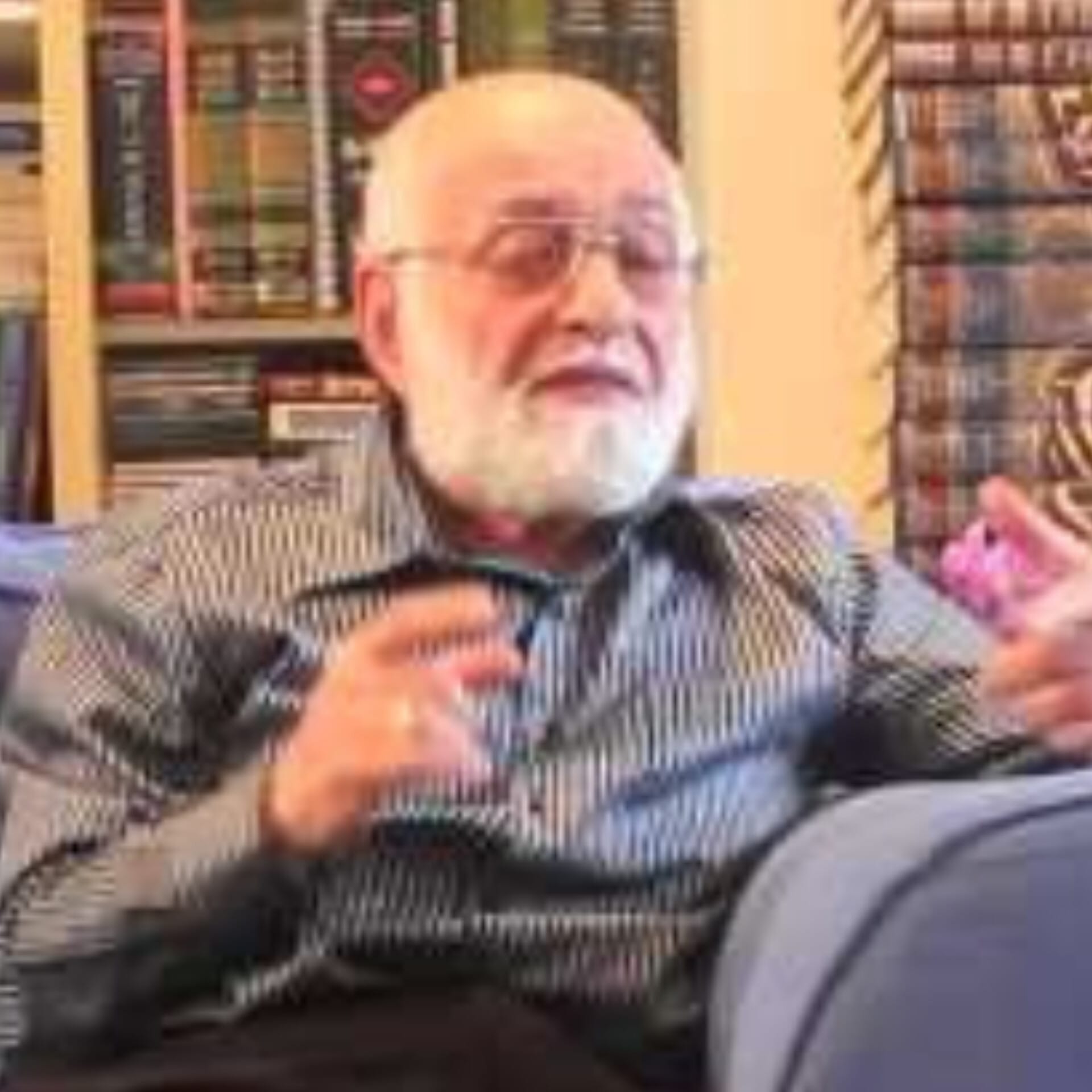 أحمد بسام ساعي...